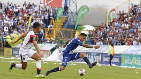 Cartaginés se mostró muy molesto con el arbitraje este domingo (CSC)