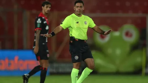 Hugo Cruz tuvo un arbitraje muy polémico