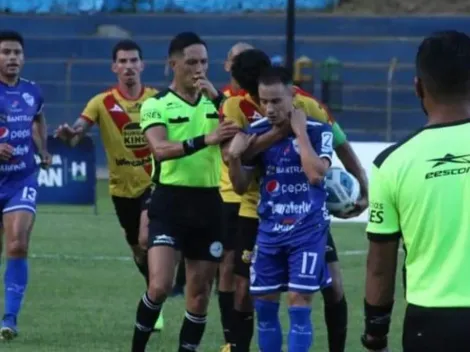 Partido de Cobán y Herediano termina en una pelea