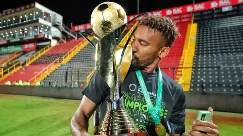 Marcel Hernández confirma que debe volver a Alajuelense y teme que lo "congelen".