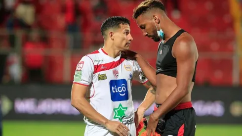 Marcel Hernández cerca de Municipal