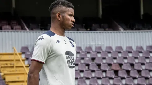 Fidel Escobar no pudo debutar con Saprissa