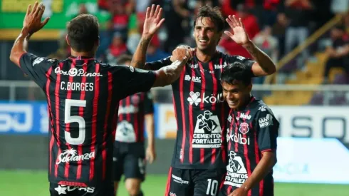 Bryan Ruiz celebrando su anotación ante Guanacasteca (LDA)