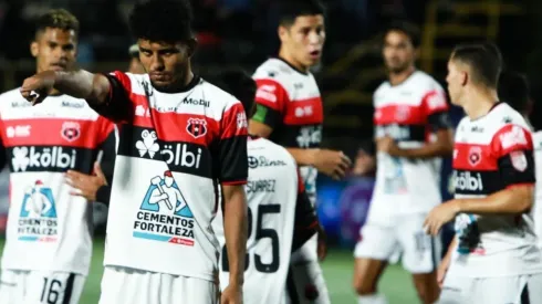 El empate de Alajuelense terminó siendo bueno, pero su afición reclama errores gruesos (LDA)