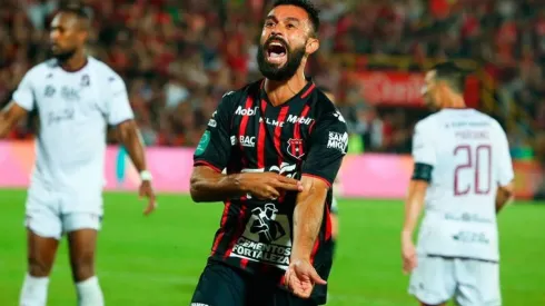 Alajuelense informa en cuanto podría recuperarse Giancarlo González