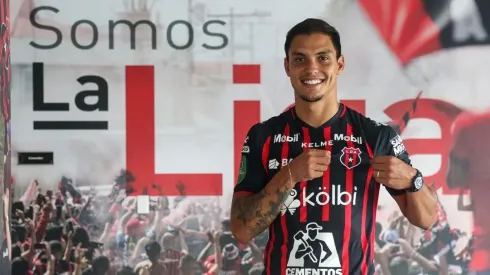 Oficial: Alajuelense anuncia el fichaje de un seleccionado de El Salvador.