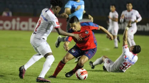 Liga Concacaf: Municipal y Olimpia empatan en un juego que estuvo al rojo vivo
