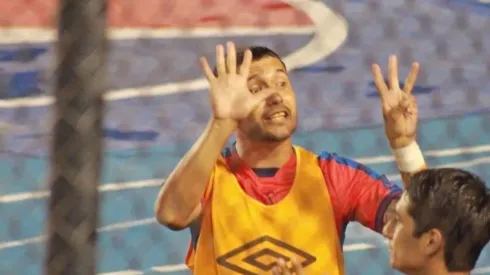 Jaime Alas podría enfrentar una dura sanción por el gesto contra la afición de Comunicaciones