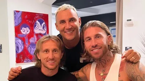 Keylor Navas recibe visita especial en París.