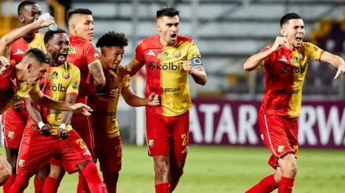 Herediano venció en penales al Pacific FC de Canadá y avanzó a cuartos de final (CSH)