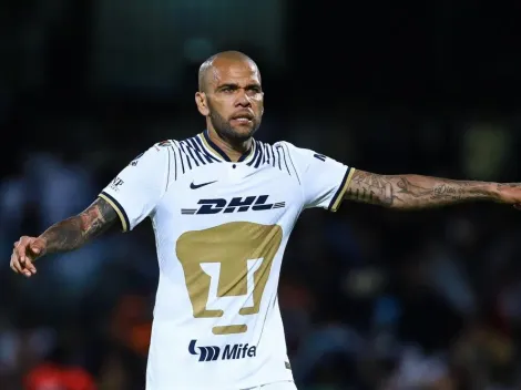 Dani Alves recibió abucheos en México y respondió de manera contundente