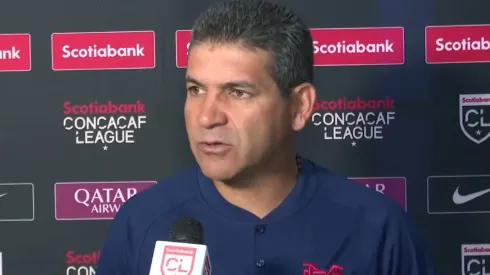 El futbol de Guatemala no avanza por culpa de la prensa, dice el técnico de Municipal