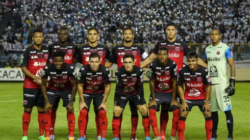 Futbolista de Alajuelense elogió el ambiente que puso la afición de Alianza en el Cuscatlán.