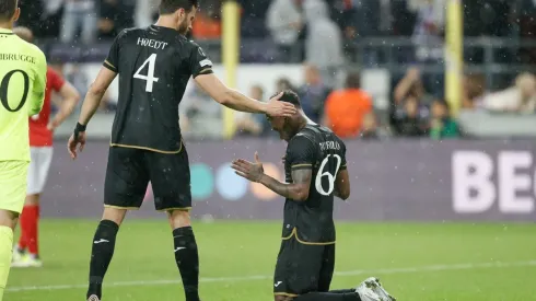 Michael Murillo inicia la Conference League con el pie derecho