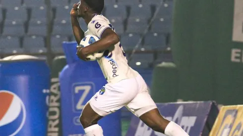 Azarías Londoño se estrenó en Comunicaciones