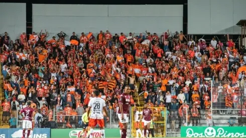 La afición de Puntarenas en el estadio Ricardo Saprissa (PFC)