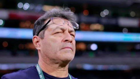 Hugo Pérez asegura que estuvo en riesgo su continuidad en El Salvador