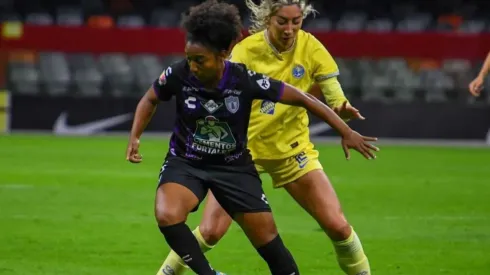 Marta Cox se estrena como goleadora en Pachuca