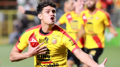 Alivio en Costa Rica: Yeltsin Tejeda se recupera y apunta a jugar la semifinal de vuelta con Herediano.