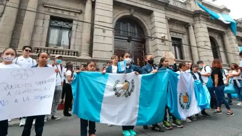 Deportistas guatemaltecos hacen manifestación tras suspensión del COG