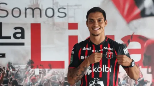 Erick Cabalceta extiende su vínculo con la Liga Deportiva Alajuelense.