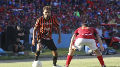 Entrenador de Águila revela que FAS contactó a sus jugadores en semifinales: "Es una vergüenza, en este país hay antecedentes graves".