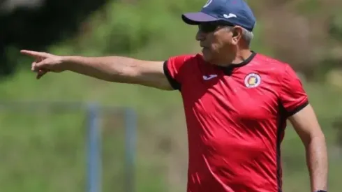 El técnico de FAS critica las condiciones del estadio de Águila