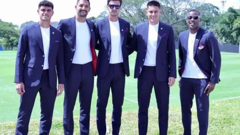 Histórica foto mundialista de leyendas ticas.