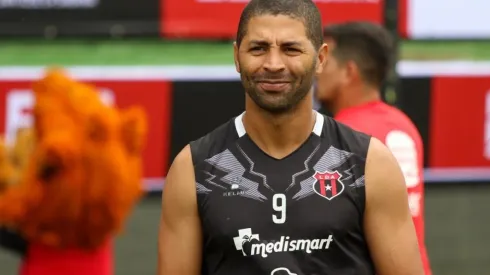 Álvaro Saborío muy feliz en los entrenamientos de este viernes con LDA (LDA)