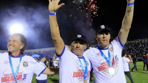 Pedro Troglio celebró el título de Olimpia entre lágrimas