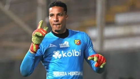 Esteban Alvarado postergaría su retiro.