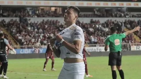 El motivo "extra cancha" que tiene marginado a Carlos Barahona de Cartaginés.