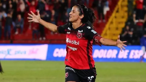 Shirley Cruz anunció su retiro del fútbol.
