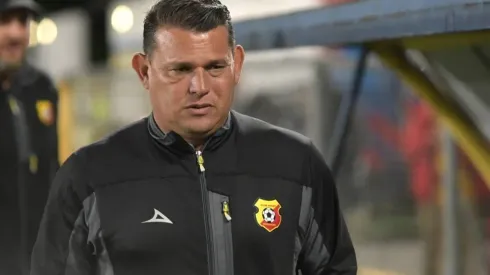 Bajo el mando de Geiner Segura, los florenses sufren en el arranque del torneo (CSH)