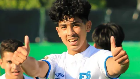 El Salvador golea a Surinam para avanzar a los octavos de final