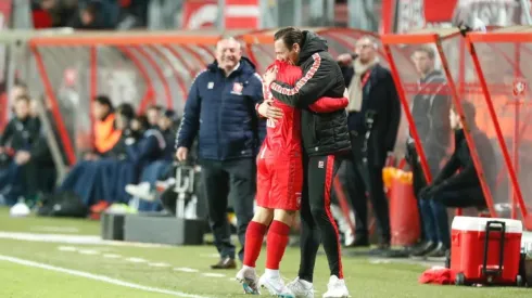 Manfred Ugalde volvió al gol con Twente en Eredivisie de los Países Bajos.