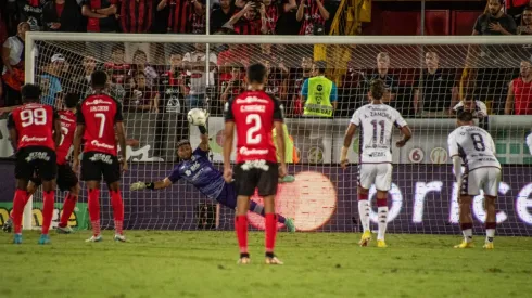 ¿Cuanto tiempo le tomaría a Alajuelense empatar a Saprissa en clásicos ganados?