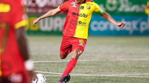 ¿Se va de Herediano? El panorama con el futuro de Yeltsin Tejeda