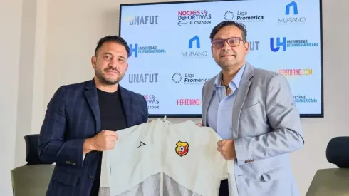 La sanción que Jeaustin Campos recibió tras lanzar agua a aficionados