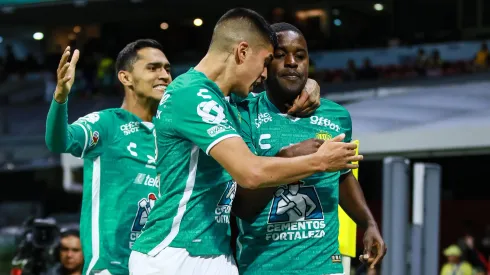 MEXICO CITY, MEXICO – APRIL 01: Joel Campbell (R) of Leon celebrates after scoring the team's second goal during the 13th round match between America and Leon as part of the Torneo Clausura 2023 Liga MX at Azteca Stadium on April 01, 2023 in Mexico City, Mexico. (Photo by Manuel Velasquez/Getty Images)
