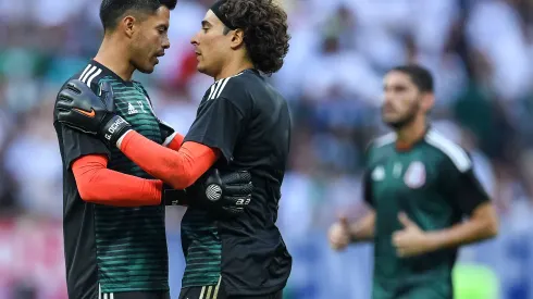 Moscú, Rusia, 17 de junio de 2018. Alfredo Talavera (i) y Francisco Guillermo Ochoa, durante el juego de la Fase de Grupos de la Copa del Mundo Rusia 2018 entre la Selección Nacional de México y la de Alemania celebrado en el estadio Luzhniki. Foto: Imago7/Agustín Cuevas