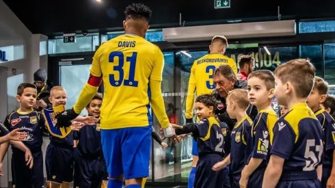 En DAC piden retirar la camiseta de Erick Davis