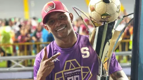 Fidel Escobar no saldrá de Saprissa