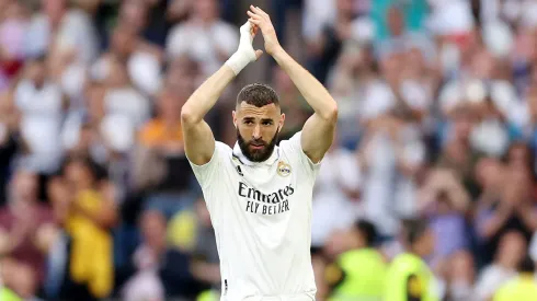 Karim Benzema firma contratos con su nuevo club