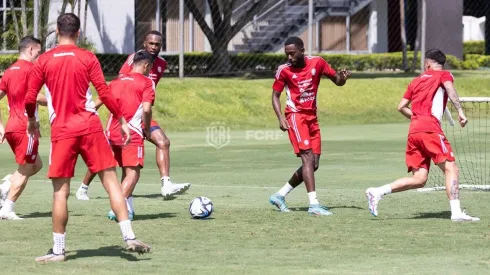 Costa Rica sufre dos bajas sensibles de último momento antes de los amistosos