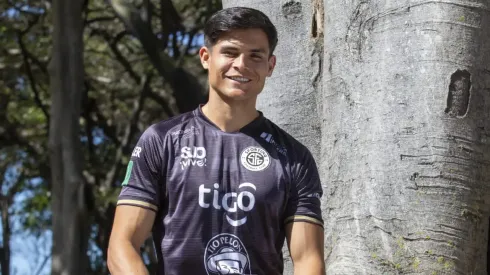 Exfutbolista de Alajuelense, Herediano y Saprissa anuncia retiro prematuro (El Mundo CR)