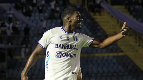 Fanáticos de Comunicaciones tristes por la salida de Londoño