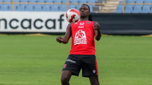 Ni Saprissa ni Alajuelense: Aubrey David sorprende con su nuevo equipo en Costa Rica.