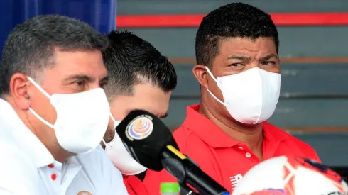 Ronadl Gómez mostró su enojo para con Luis Fernando Suárez.