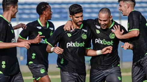 Gerardo Gordillo hizo un gol histórico con su club de Brasil (Esporte Clube Juventude)